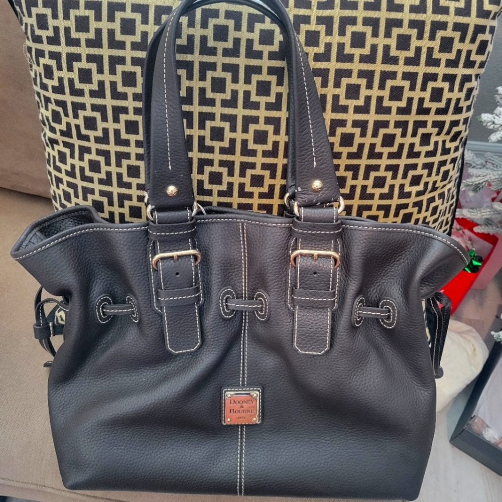 Dooney & Bourke Med Chiara bag, Drk Brown, NWT